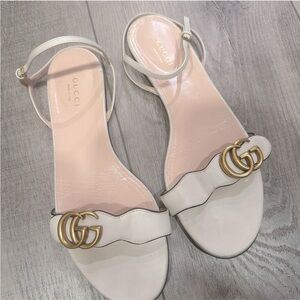 Gucci Women's Cream Sandals with Gold Detail
